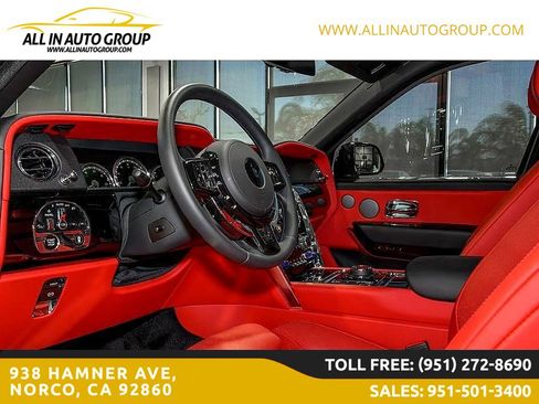 Used 2022 Rolls-Royce Cullinan w/ Dark Exterior Package image 20