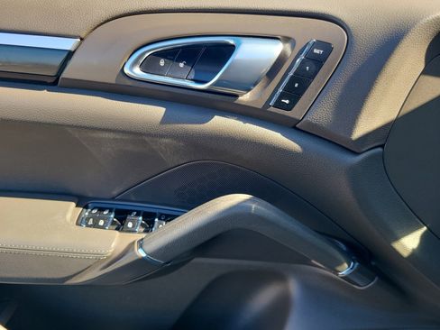 Used 2016 Porsche Cayenne image 10