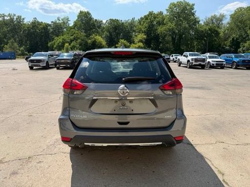 Used 2017 Nissan Rogue S AWD/4WD image 6