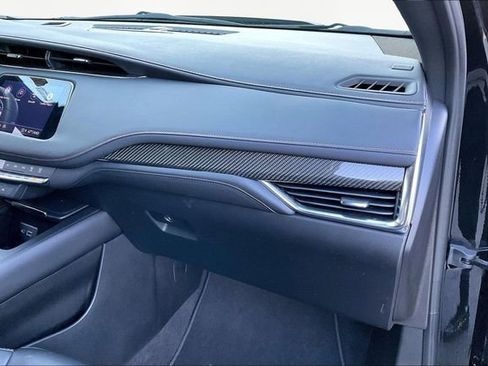 Used 2023 Cadillac XT4 Sport image 18