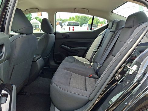 Used 2023 Nissan Altima 2.5 SV FWD image 11
