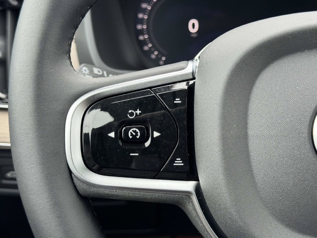New 2026 Volvo XC90 T8 Plus w/ Protection Package Premier AWD/4WD image 9