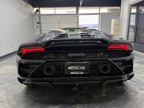 Used 2023 Lamborghini Huracan EVO RWD image 4