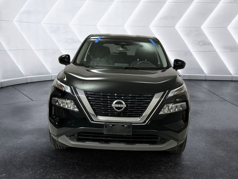 Used 2023 Nissan Rogue SV image 2