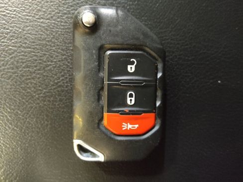 Used 2018 Jeep Wrangler Unlimited Sport S AWD/4WD image 32