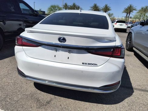 Used 2022 Lexus ES 300h w/ Premium Package image 6