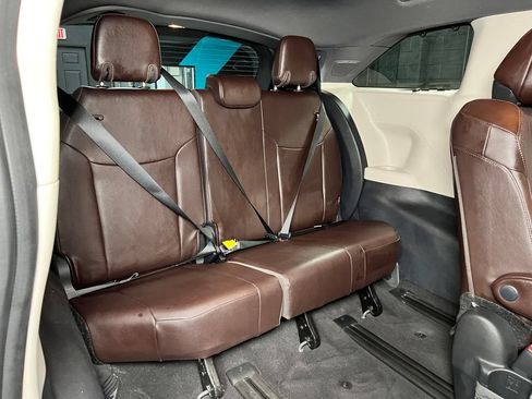 Used 2024 Toyota Sienna Platinum AWD/4WD image 18