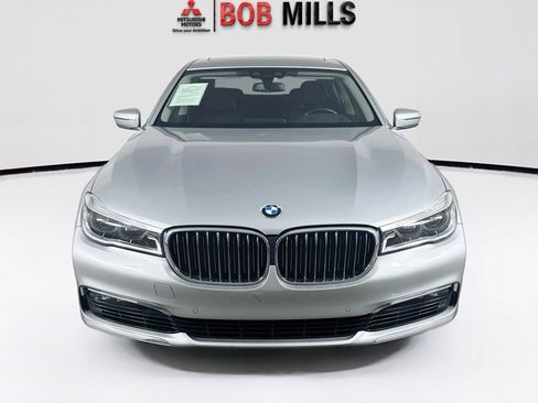 Used 2018 BMW 750i xDrive AWD/4WD image 2