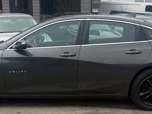 Used 2017 Chevrolet Malibu LT FWD image 14