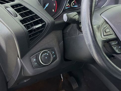 Used 2017 Ford Escape SE w/ Equipment Group 201A image 11