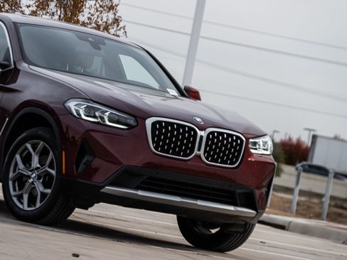 Certified 2025 BMW X4 xDrive30i image 5