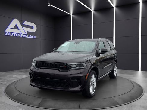 Used 2024 Dodge Durango GT image 1