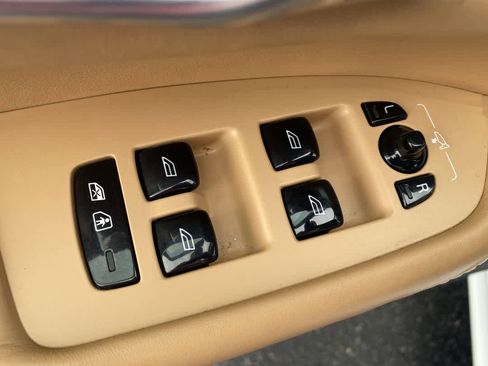 Used 2017 Volvo XC90 T6 Momentum w/ Vision Package image 13