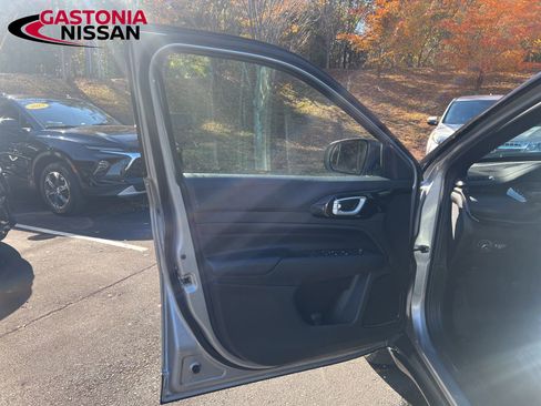 Used 2023 Jeep Compass Trailhawk image 36