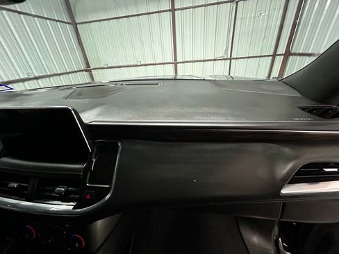 Used 2021 Chevrolet Suburban Z71 w/ Luxury Package image 16