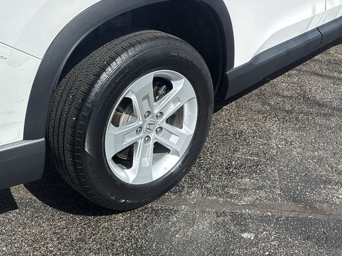 Used 2023 Honda Pilot LX image 8