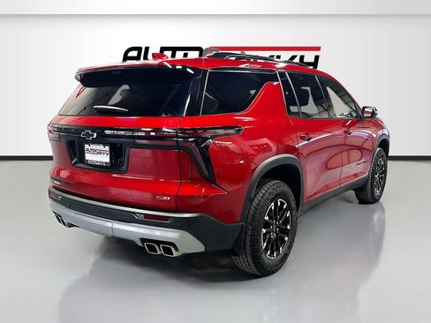 Used 2024 Chevrolet Traverse Z71 w/ Enhanced Driving Package image 7