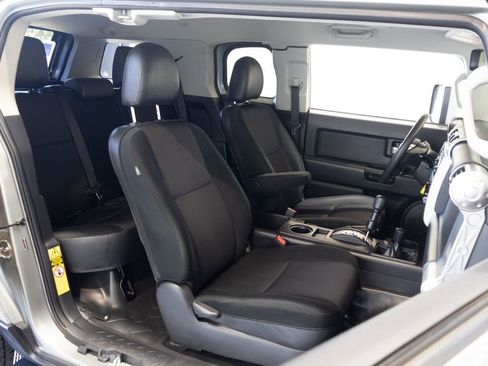 Used 2011 Toyota FJ Cruiser 4WD w/ Convenience Pkg image 22