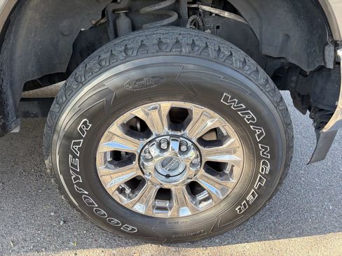 Used 2019 Ford F250 Lariat w/ Lariat Ultimate Package AWD/4WD image 6