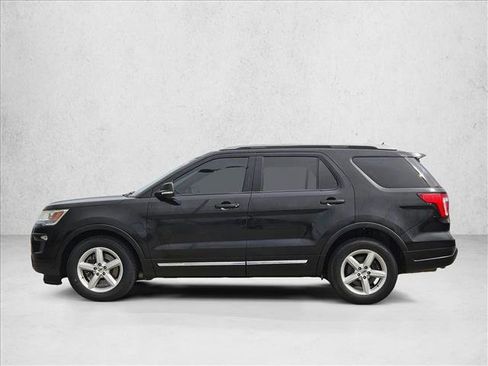 Used 2019 Ford Explorer XLT w/ Equipment Group 201A FWD image 9