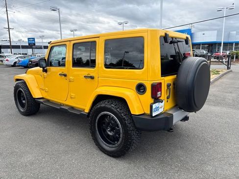 Used 2015 Jeep Wrangler Unlimited Sahara w/ Max Tow Package AWD/4WD image 3