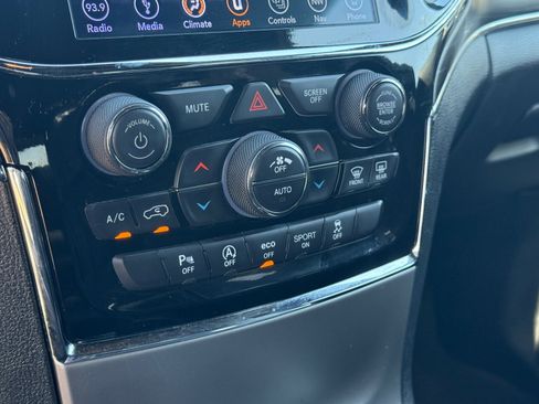 Used 2019 Jeep Grand Cherokee Limited w/ Luxury Group II RWD image 20