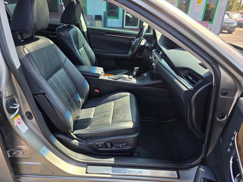Used 2018 Lexus ES 350 w/ Ultra Luxury Package FWD image 11