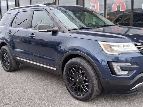 Used 2017 Ford Explorer XLT w/ Equipment Group 202A image 2