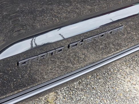 Used 2020 Jeep Grand Cherokee Altitude AWD/4WD image 35