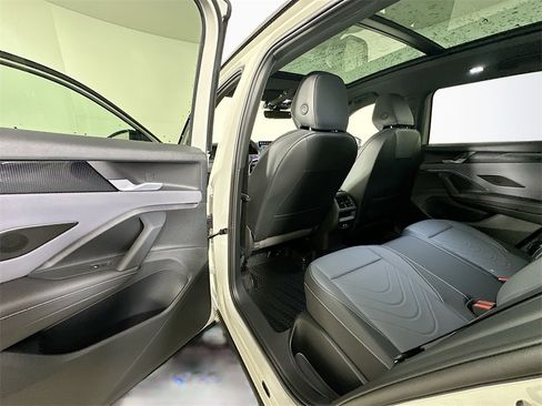 New 2026 Volkswagen Tiguan SE R-Line image 17