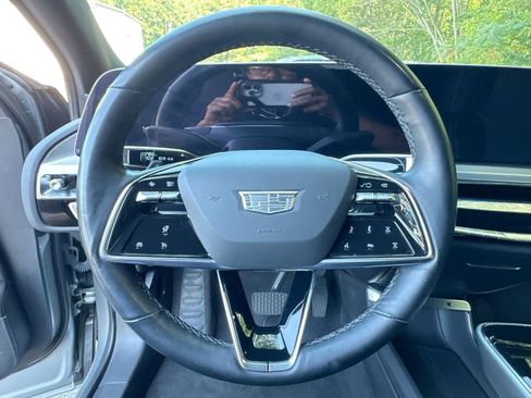 Used 2024 Cadillac Lyriq Luxury RWD image 16