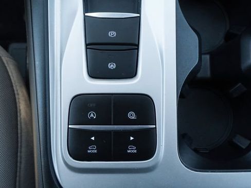 Used 2024 Ford Explorer XLT RWD image 21