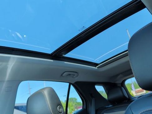 Used 2024 Chevrolet Equinox Premier AWD/4WD image 4