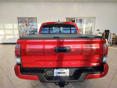 Used 2021 Toyota Tacoma TRD Sport image 3