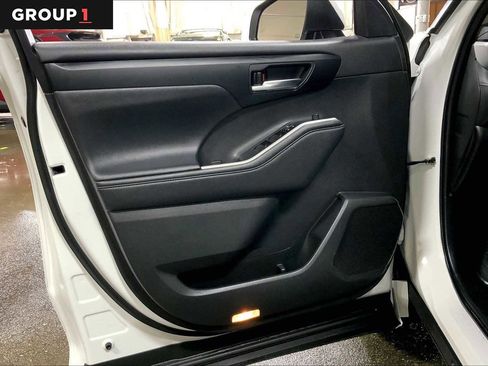 Used 2024 Toyota Highlander XLE image 22