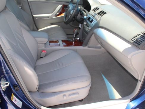 Used 2011 Toyota Camry XLE w/ XLE Extra-Value Pkg #2 FWD image 19