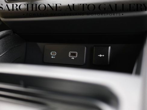 Used 2022 Land Rover Defender 90 X-Dynamic S image 16