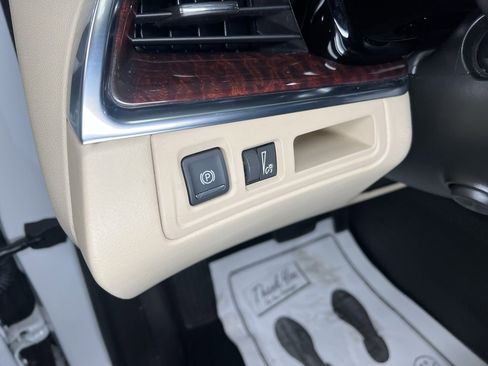 Used 2017 Cadillac XT5 Premium Luxury image 14