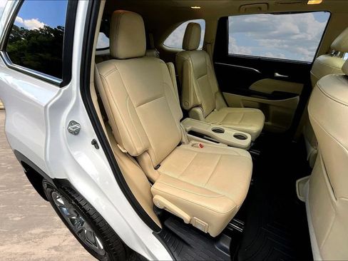 Used 2019 Toyota Highlander Limited Platinum AWD/4WD image 27