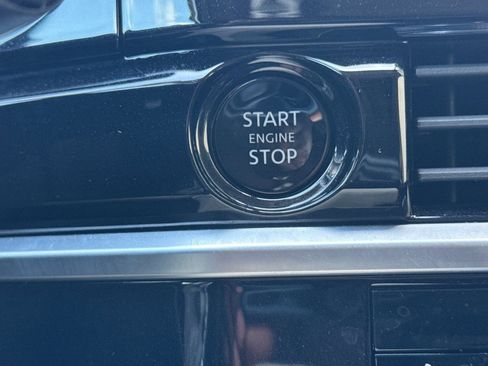 Used 2025 Nissan Pathfinder SV FWD image 25