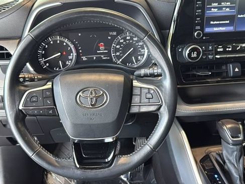 Certified 2021 Toyota Highlander XLE FWD image 21