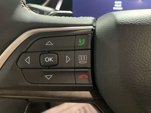 Used 2023 Jeep Grand Cherokee Limited image 65