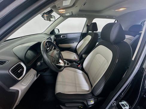 Used 2025 Hyundai Venue SEL image 13