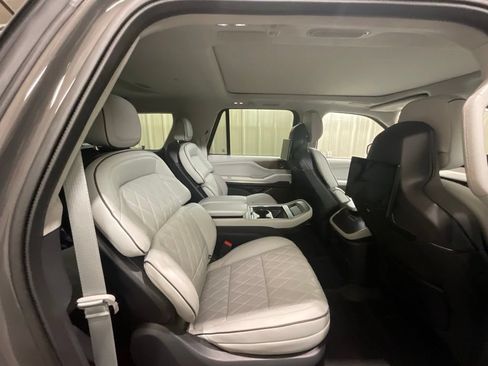 Used 2025 Lincoln Navigator L Black Label w/ Black Label Special Edition AWD/4WD image 15