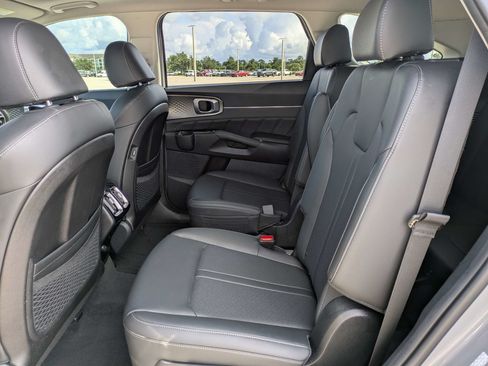Certified 2023 Kia Sorento SX AWD/4WD image 16