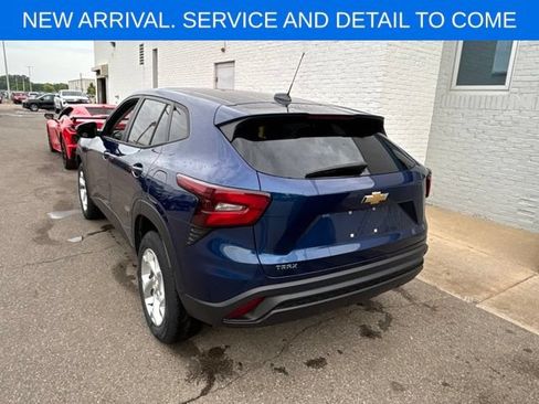 Certified 2024 Chevrolet Trax LS w/ LS Convenience Package FWD image 8
