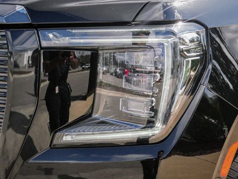 Used 2023 GMC Yukon XL Denali Ultimate image 6