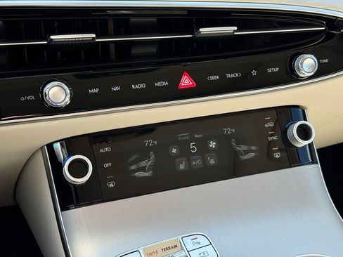 New 2026 Genesis GV70 2.5T Select image 34