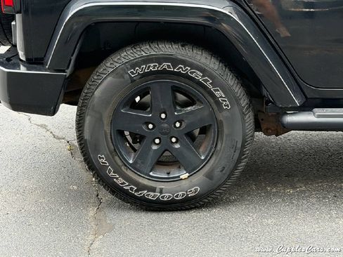 Used 2007 Jeep Wrangler Unlimited X w/ Dual Top Group RWD image 36