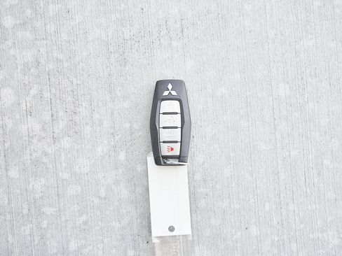 Used 2024 Mitsubishi Outlander SE image 53